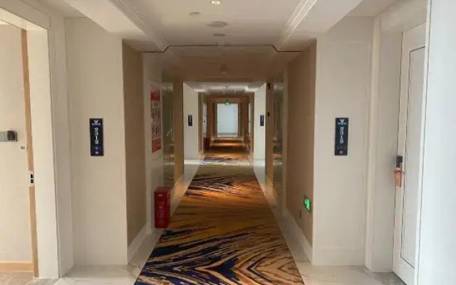 Vienna International Hotel (Jingmen Shenzhen Avenue Branch)