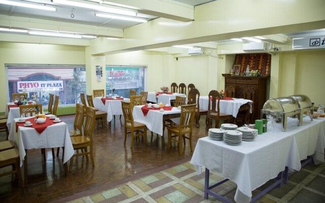 Kaung Wai Hotel