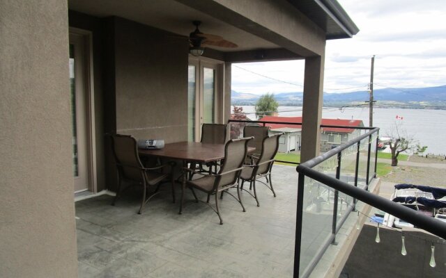 Luxury Lakefront Rooms