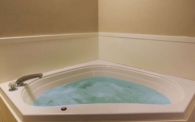 Quality Inn &  Suites Hattiesburg North