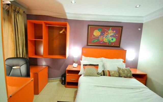 Jeromes Gardens And Suites