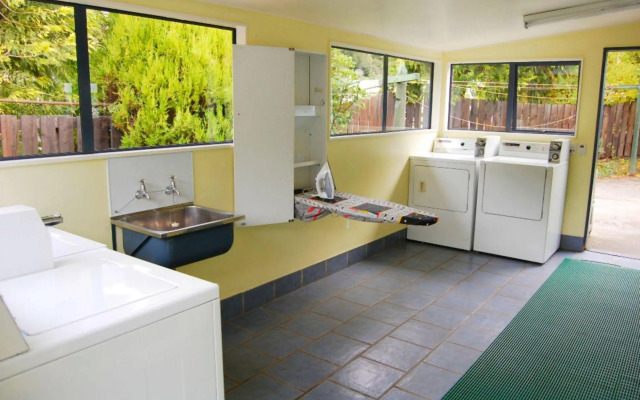 Queenstown Holiday Park & Motels Creeksyde