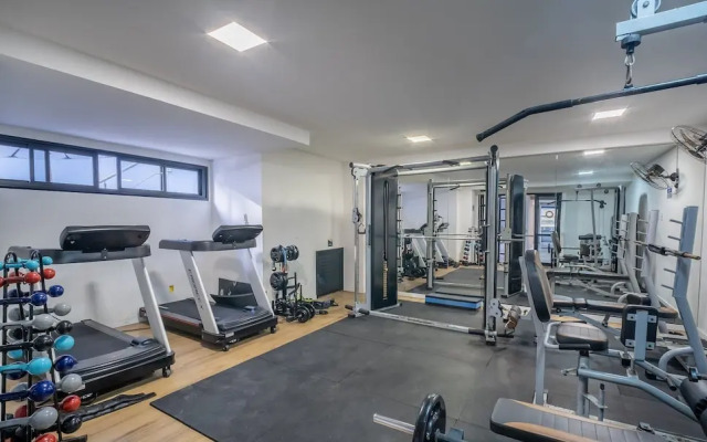 Apart in Condo w/ Pool and Gym Ste0312