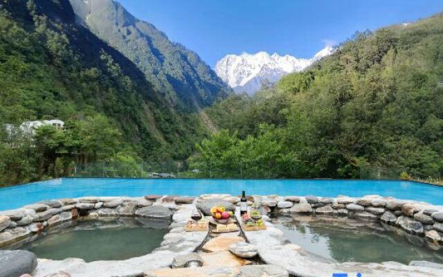 Hailuogou Tongtang·Secret Garden Holiday Villa·Snow Mountain Holiday Villa