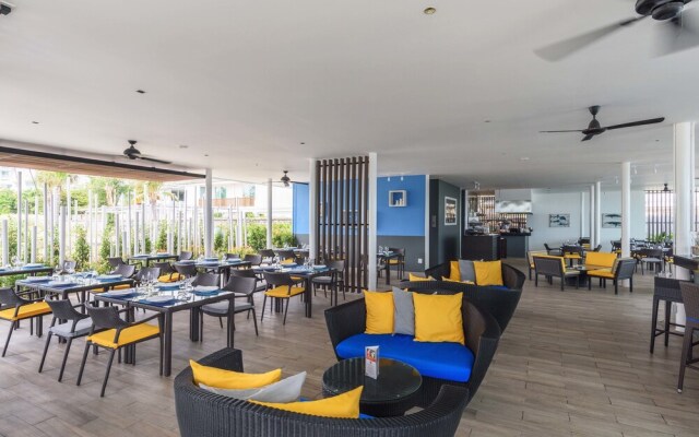 Lux Contemporary Condo By Favstay