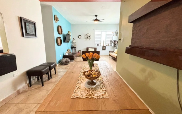 Solar-powered Gem Tours Walk to Beaches Eats