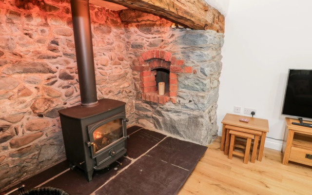 Tŷ'n Lôn Bach