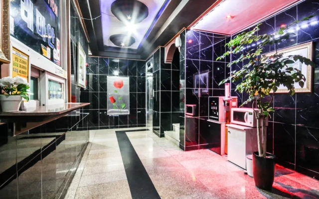 Jeonju Uadong Hotel Ya