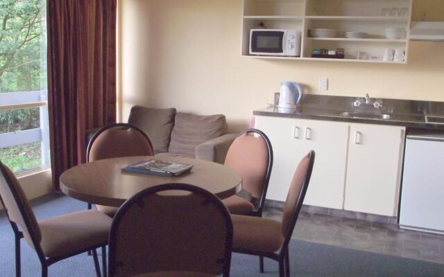 Caves Motor Inn