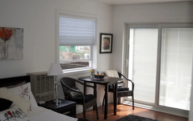 A Float Home B&B in Fisherman’s Wharf