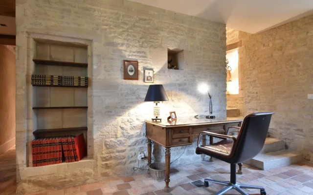 Luxurious Mansion in Castle Grounds in Lantheuil