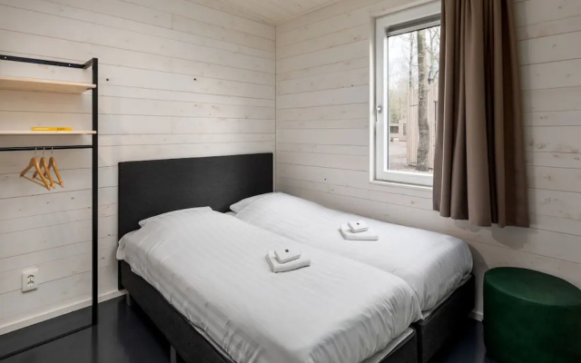 Water Lodge in Schaijk by the Waterside