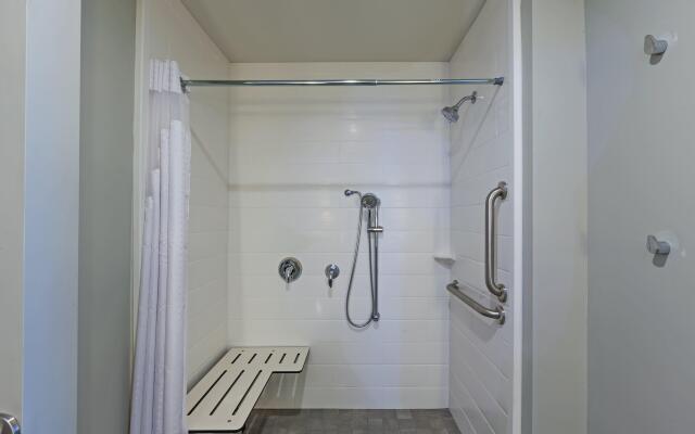 Holiday Inn Houston NE - Bush Airport Area by IHG