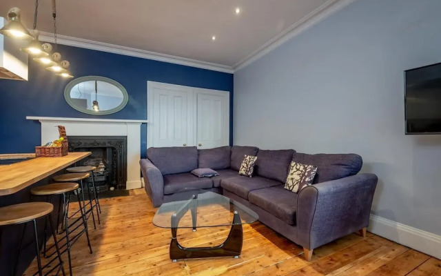 Market Street Apartment Sleeps 6