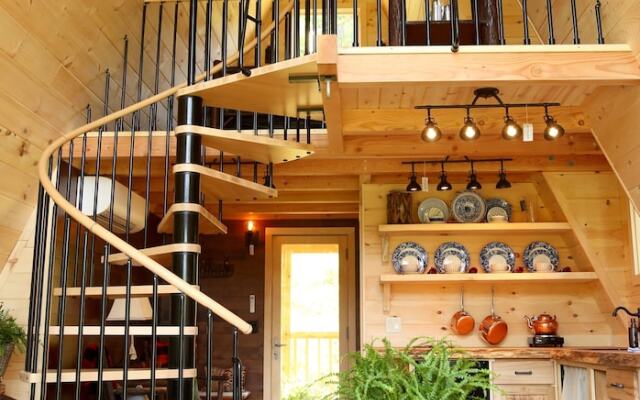 Treehouse Village Inn