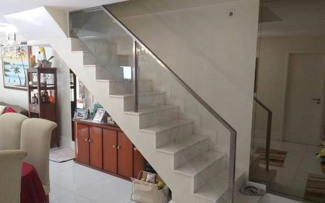 Casa com 4 quartos e piscina