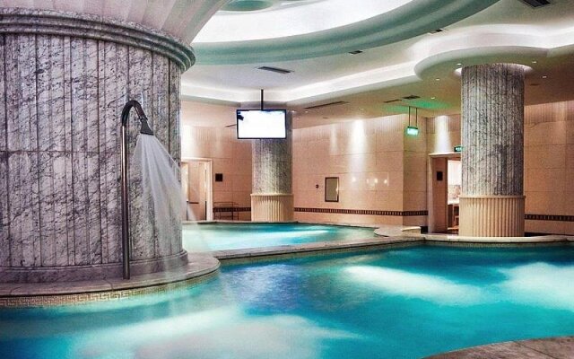 Noah's Ark Hotel