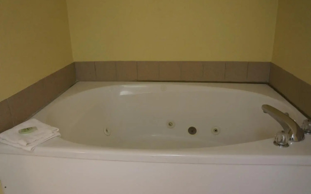 GuestHouse Inn Clarksville