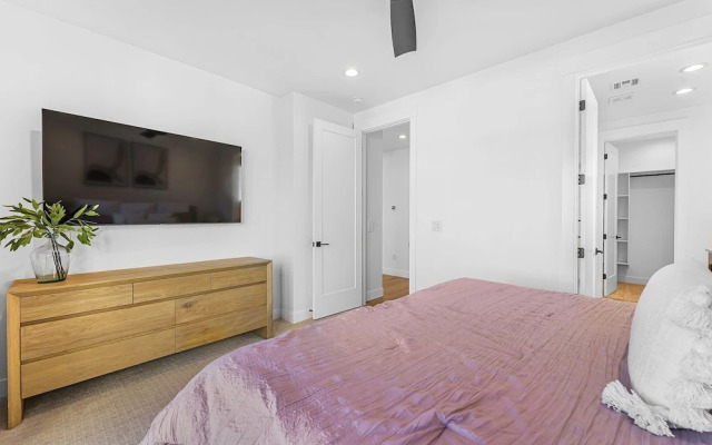 Sunny Days 7 Bedroom Home