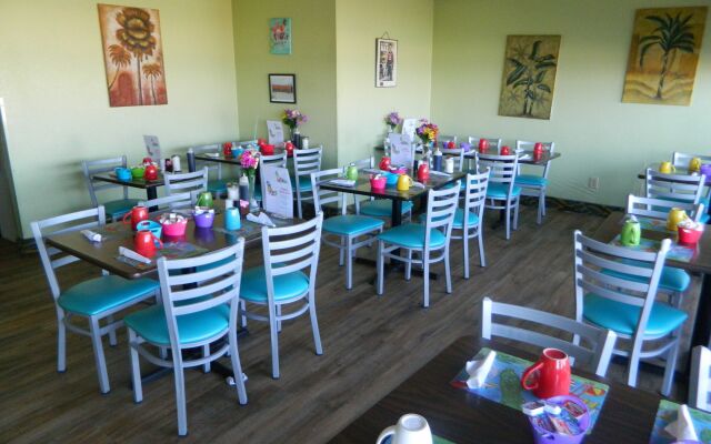 Tropical Winds Oceanfront Hotel