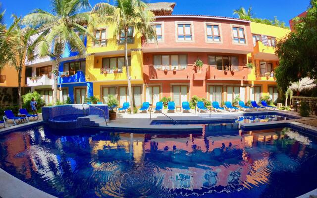 Casa Lotería -Pueblito Sayulita- Colorful, Family and Relax Experience with Private Parking and Pool