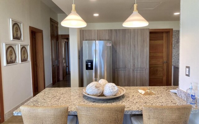 Georgeus 4BR Apartment at Blue Jacktar