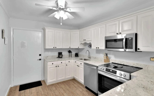 Hilton Head Hangout 2 BDR Resort Condo by Beach!