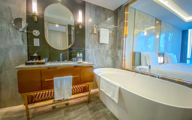 Vinpearl Landmark 81, Autograph Collection