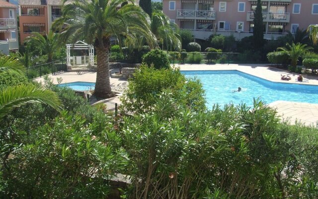 Apartment With one Bedroom in La Croix-valmer, With Pool Access and Fu