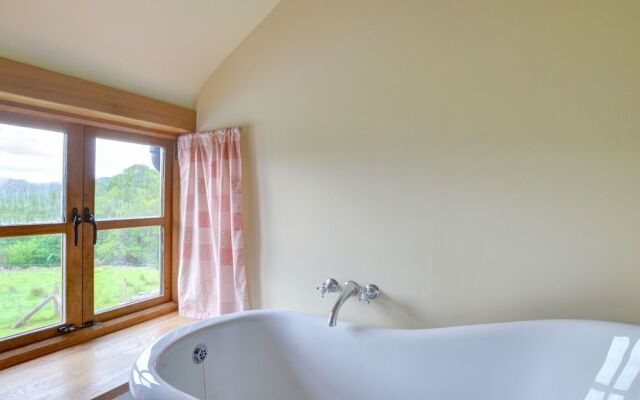 Spacious Holiday Home in Ganllwyd near River