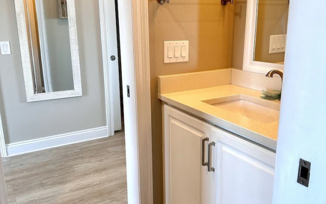 Salty Dog 5 Bedroom Home by RedAwning