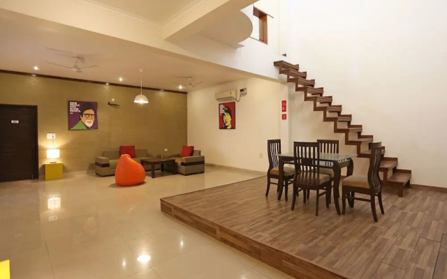 OYO Flagship 144 Noida Expressway NSEZ