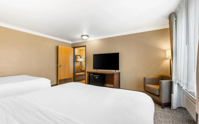 Comfort Inn & Suites Redwood Country