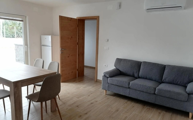 Small wooden houses and Apartments Zgornja Dobrava