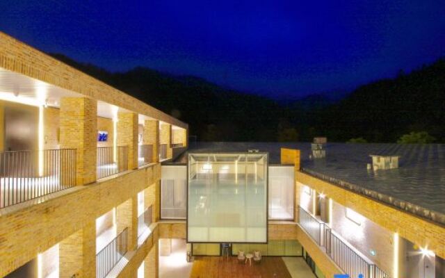 Yinju Jingde Art Hotel