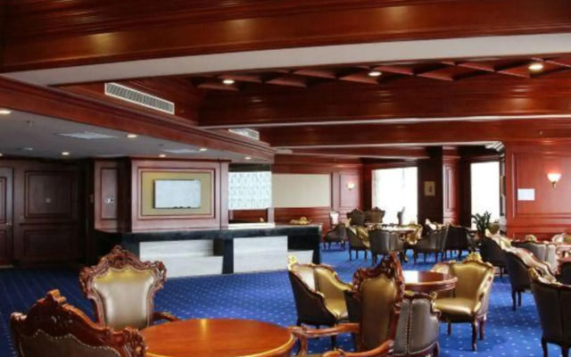 Enrichee Gloria Plaza Hotel