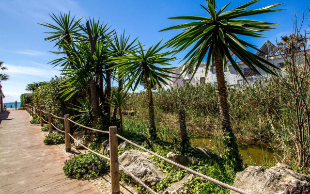 Perfectly located beachside apartment in Elviria Marbella