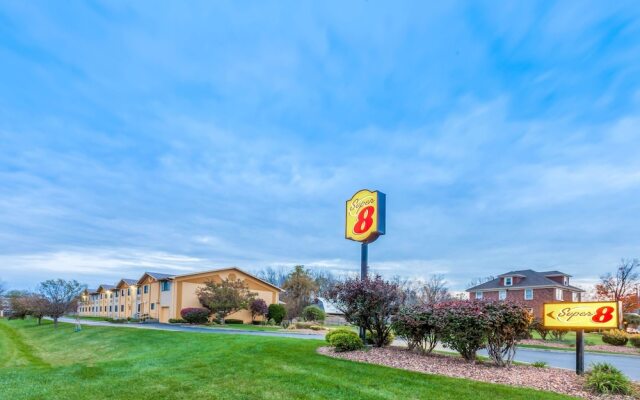 Super 8 By Wyndham Liverpool/Clay/Syracuse Area