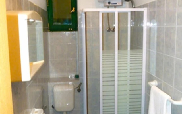 Villa Jadran - 10 m From Beach - H