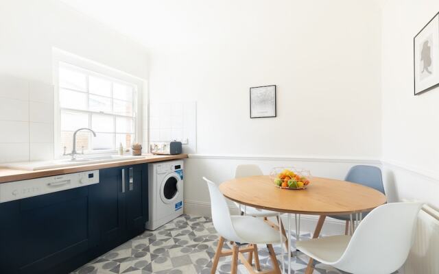 The Marble Arch Escape - Bright & Modern 2BDR Apartment