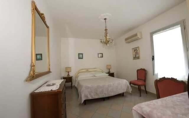 Barbara House - Guest House