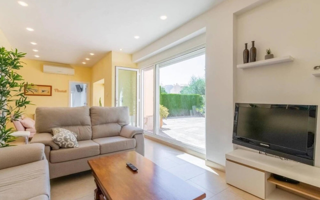 Private Pool, Garden, Barbecue and Beach Nearby