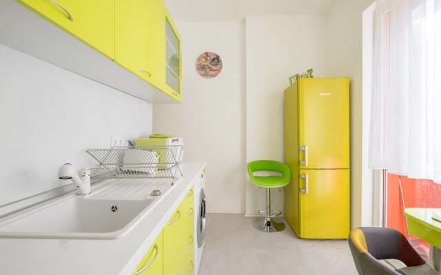 POP UP - Colourful One Bedroom Flat - TOP CENTER