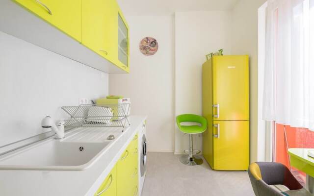 POP UP - Colourful One Bedroom Flat - TOP CENTER