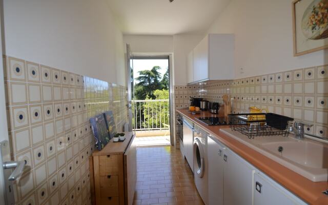 Large studio 4 persons with balcony Valrose district in Nice