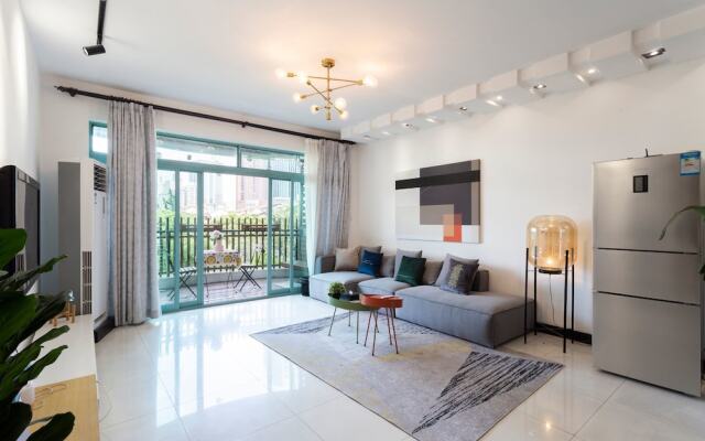 StarHome West Nanjing Road Branch