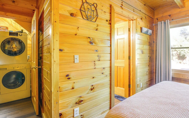Sevierville Cabin w/ Hot Tub & Deck!