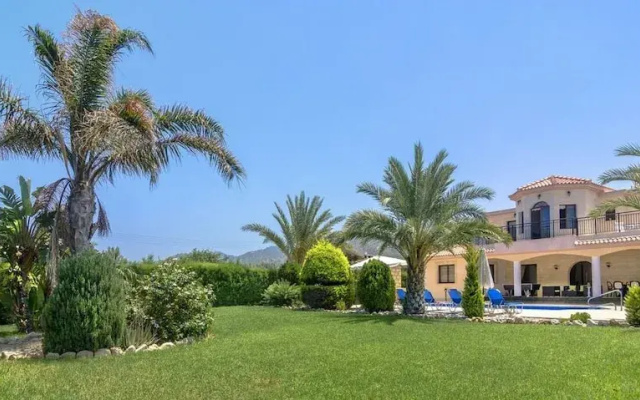 Marlin Beach Front Luxury Villa - 4 Bedrooms