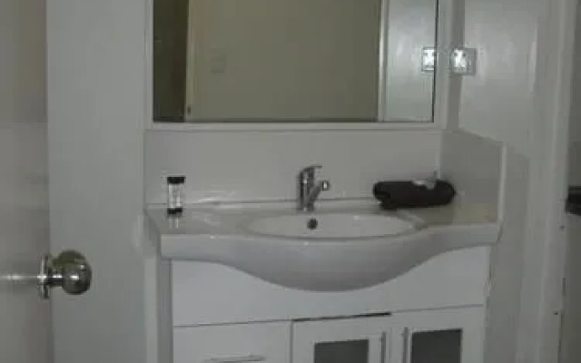 Airlie Seaview Apartments