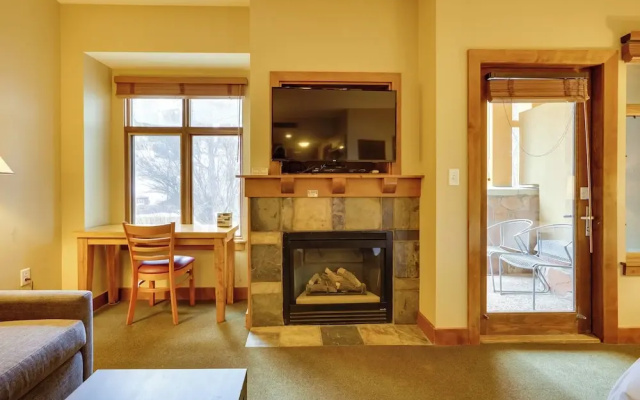 Ski-in/ski-out Park City Studio w/ Pool Access!